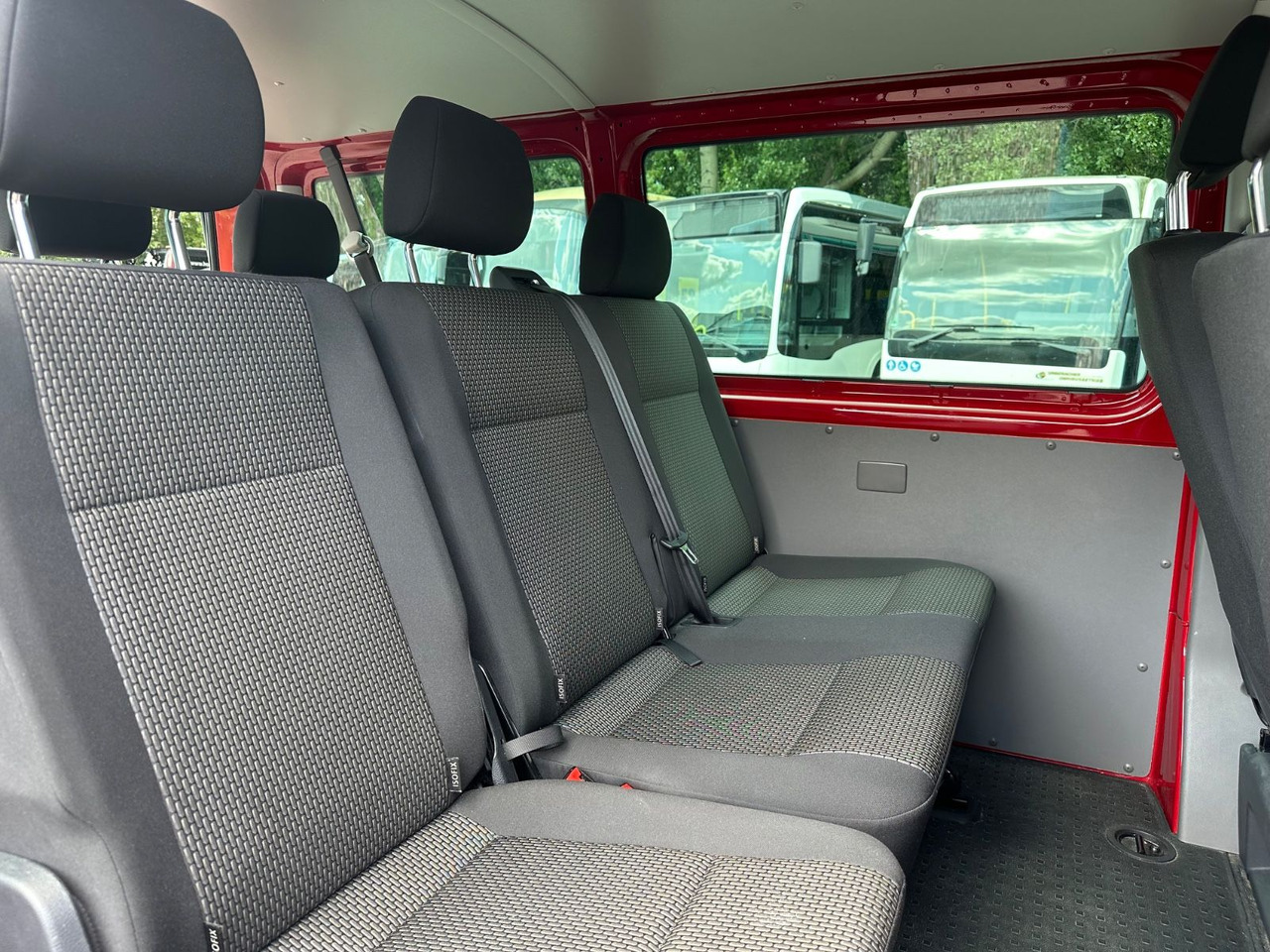 Passenger van Volkswagen T6 Kombi (PDC Hi*ACC*StandHz*9 Sitzer*AC): picture 11