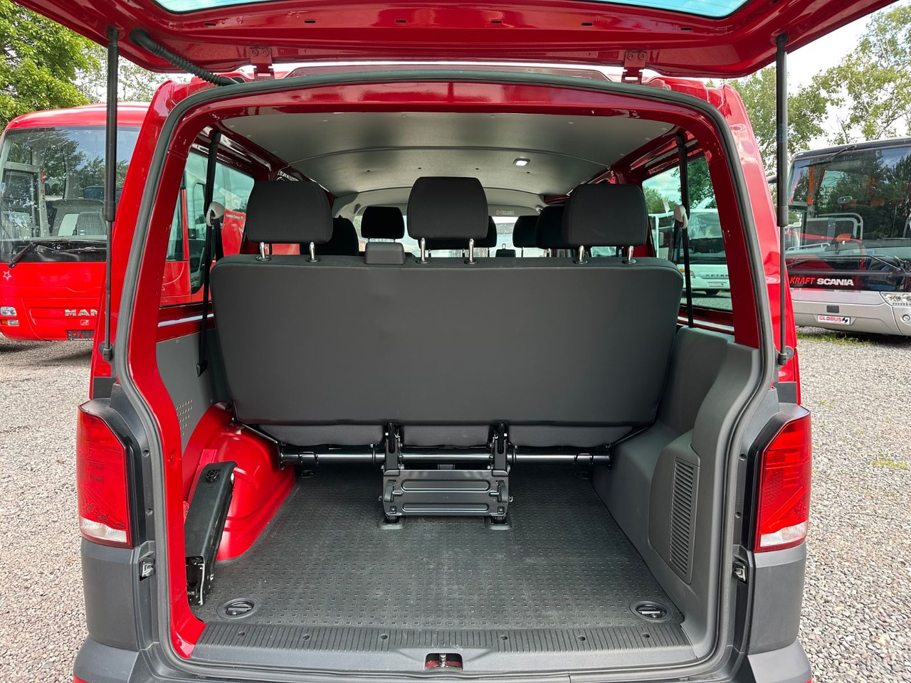 Passenger van Volkswagen T6 Kombi (PDC Hi*ACC*StandHz*9 Sitzer*AC): picture 9