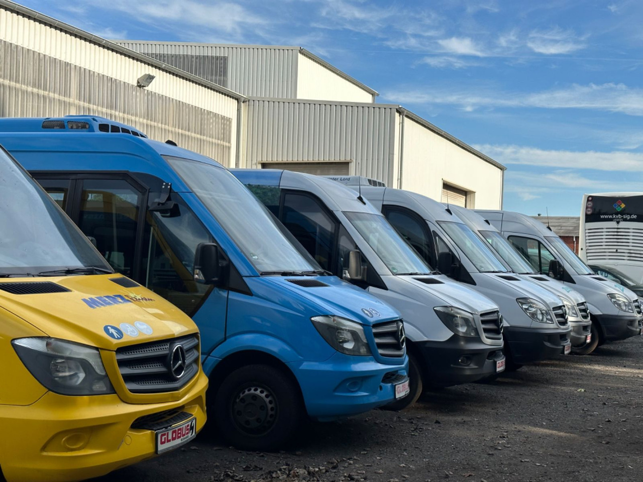 Passenger van Volkswagen T6 Kombi (PDC Hi*ACC*StandHz*9 Sitzer*AC): picture 18